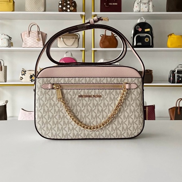 Michael Kors Handbags - Michael Kors Pink Large Jet Set Vanila Blush Crossbody Bag